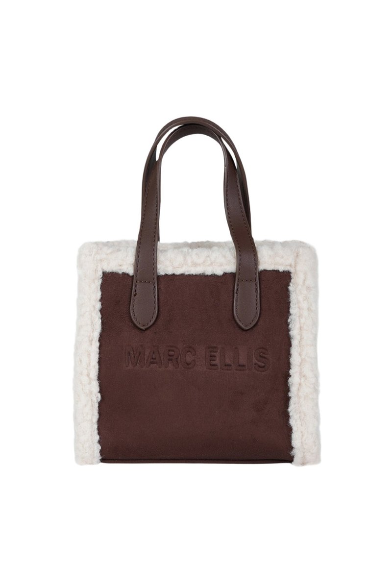 Borsa tote in suede marrone con dettagli in pelliccia color crema, doppi manici in pelle marrone e logo "MARC ELLIS" impresso sulla parte anteriore.