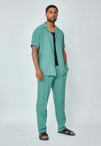 FRILIVIN ENSEMBLE - Pantalon classique - vert