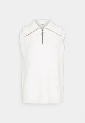 Bílý bezrukávový top s ribbovanou texturou, širokým límcem a předním zipem s kruhovým poutkem. Jednoduchý design bez vzorů nebo doplňků.