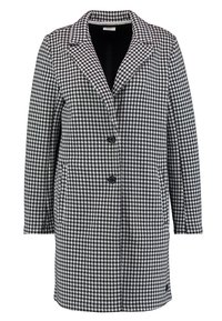 Černobílý kostkovaný dlouhý kabát s klopovým límcem, dvěma předními knoflíky a bočními kapsami, určený pro ženy.