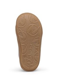 Suola di scarpa in gomma tan con un motivo testurizzato caratterizzato da design circolari e la parola "Naturino" in rilievo. I bordi sono lisci e arrotondati.