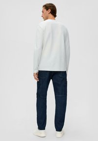 s.Oliver MIT CREWNECK - Langarmshirt - weiß