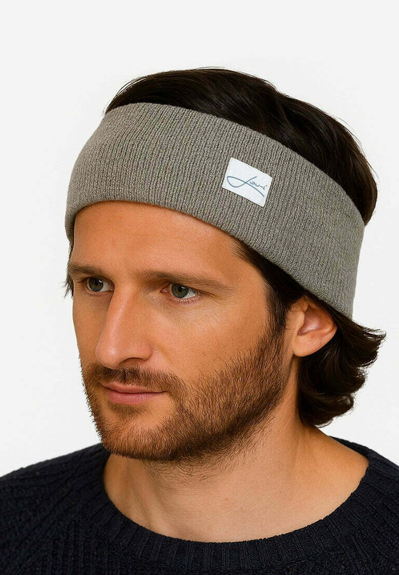 Grau gestricktes Stirnband mit strukturiertem Finish. Verfügt über ein kleines rechteckiges Logo-Patch. Designed für einen engen Sitz um den Kopf.