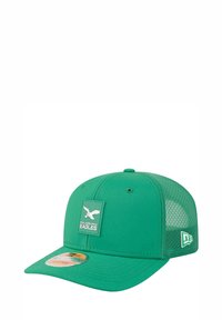 Casquette de baseball verte avec un dos en filet, ornée d'une patch sur le devant représentant le logo des Philadelphia Eagles et d'une visière arrondie.