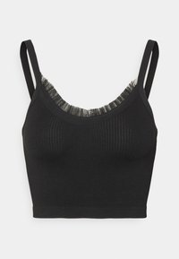 Černý žebrovaný crop top s tenkými ramínky. Obsahuje texturovaný volán kolem výstřihu. Měkká tkanina, přiléhavý střih bez zapínání.