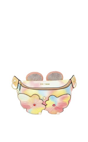 Mała pastelowa nerka tie-dye z różowymi kieszonkami w kształcie motyla, perłowymi i kamiennymi zdobieniami oraz dwoma błyszczącymi różowymi okrągłymi uszami na górze.