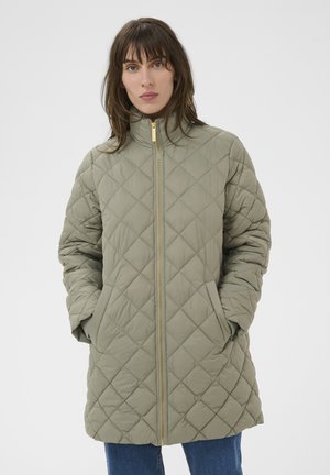 Grüne gesteppte Jacke mit hohem Kragen, Reißverschluss und Seitentaschen. Verfügt über ein Rautenmuster und goldene Hardware-Details.