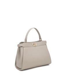 Borsa a mano in pelle beige con forma strutturata, parte superiore arrotondata, manico corto, accessori in oro e cuciture decorative lungo i bordi.