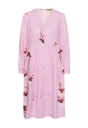 Rochie roz cu dungi și design floral, cu decolteu în V și mâneci lungi. Are croială lejeră și textură moale a materialului.