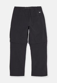 Schwarze abnehmbare Cargo-Hosen aus leichtem Material, mit elastischem Bund, seitlichen Taschen und einem kleinen Logodetail.