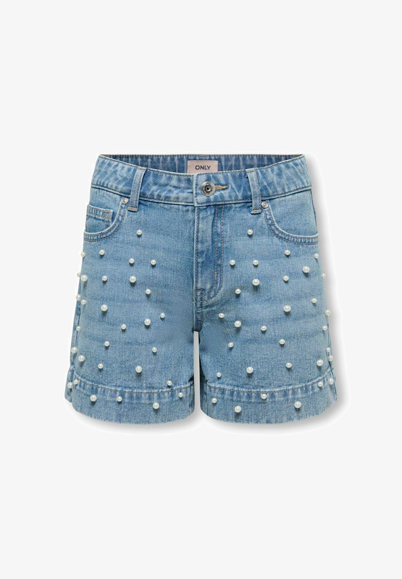 Short en jean bleu clair décoré de perles blanches éparpillées, poches avant, passants de ceinture et fermeture par bouton.
