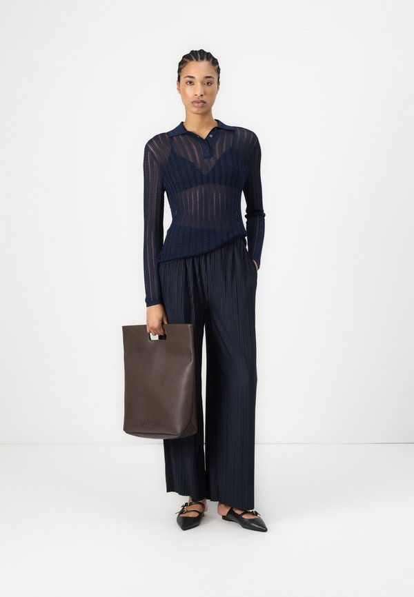 UMA  - Trousers - salute2