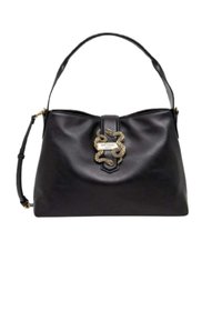 Borsa a mano in pelle nera con una parte superiore curvata, un accento intrecciato in oro con un design a serpente e una tracolla staccabile.