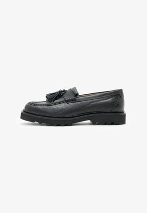Zwarte leren loafers met een mocassinontwerp, voorzien van een decoratieve kwast, een textuurafwerking en een stevige rubberen zool.