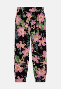 Svarta blommiga sweatpants med stora rosa och gula hibiskusblommor samt gröna blad, elastisk midja och rynkade ärmslut.