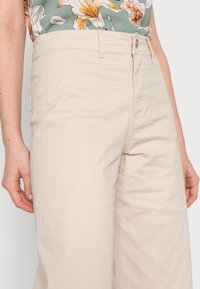 ONLY ONLSYLVIE EVELYN WIDE PANT  - Calças - moonbeam