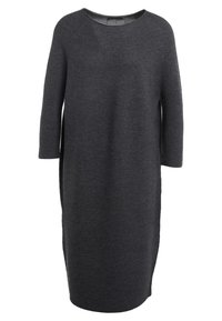 Abito a maglia lungo fino al ginocchio, grigio scuro, con maniche lunghe, scollo rotondo e silhouette dritta.