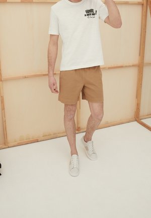 Short - brown