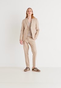 Jack & Jones PREMIUM JPRRIVIERA - Completo - travertine