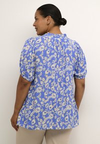 Kaffe Curve FLERA AMI  - Blūze - ultramarine white flower
