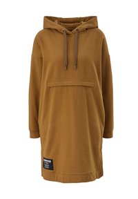 Robe sweat à capuche marron à manches longues avec poche kangourou à l'avant, capuche à cordon de serrage et étiquette noire près de l'ourlet sur fond blanc.