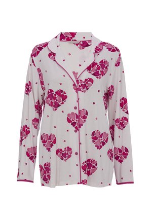 Haut de pyjama à manches longues pour femmes en tissu blanc, avec des motifs de cœurs roses multicolores et un liseré rose le long du col et des boutons.