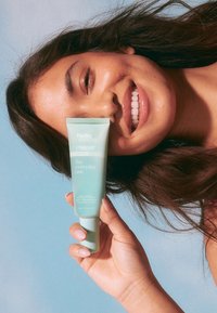 Hello Sunday HELLO SUNDAY THE EVERYDAY ONE NON-COMEDOGENIC MINERAL FACE MOISTURISER SPF 50 WITH CENTELLA ASIATICA - Sonnenschutz