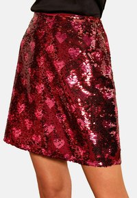 REGULAR FIT - SEQUIN - Krilo A-kroja - red heart