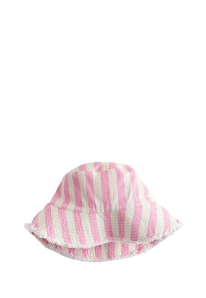 Roze-wit gestreepte stoffen emmerhoed met versleten randen en een brede, licht slappe rand.