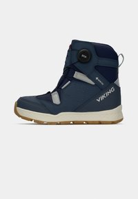 Tmavomodré zimné topánky Viking Gore-Tex s Boa systému šnurovania, gumovou podrážkou a pútkom na päte.
