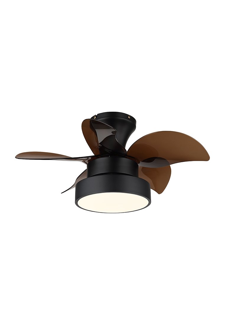 Stropní ventilátor se čtyřmi hnědými plastovými listy a černým motorovým pouzdrem. Integrované kruhové osvětlení s matným krytem.