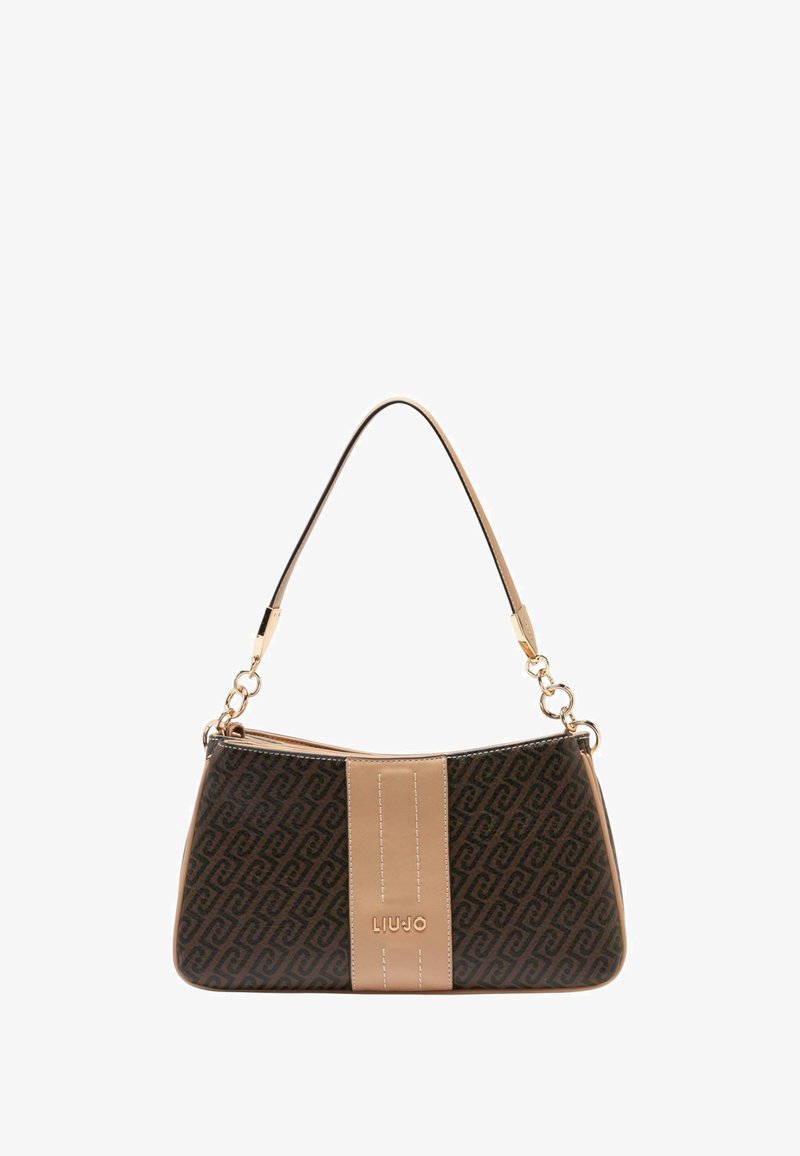 Brun mønstret håndtaske med en lyserød stribe og logo. Har en buet form og en guldtonet kædestrop. Glat tekstur.