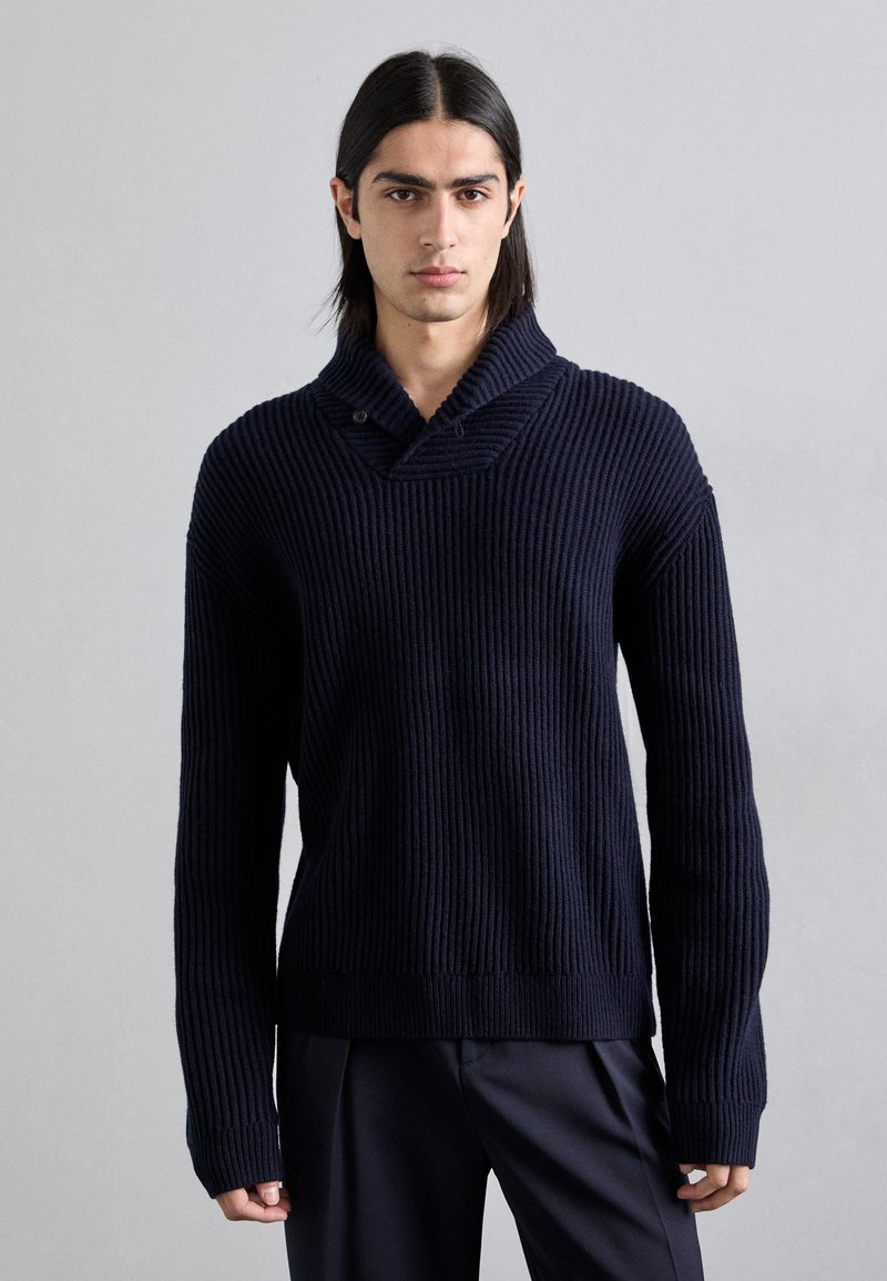 Filippa K - SHAWL COLLAR - Strikkegenser - navy, Forstørre