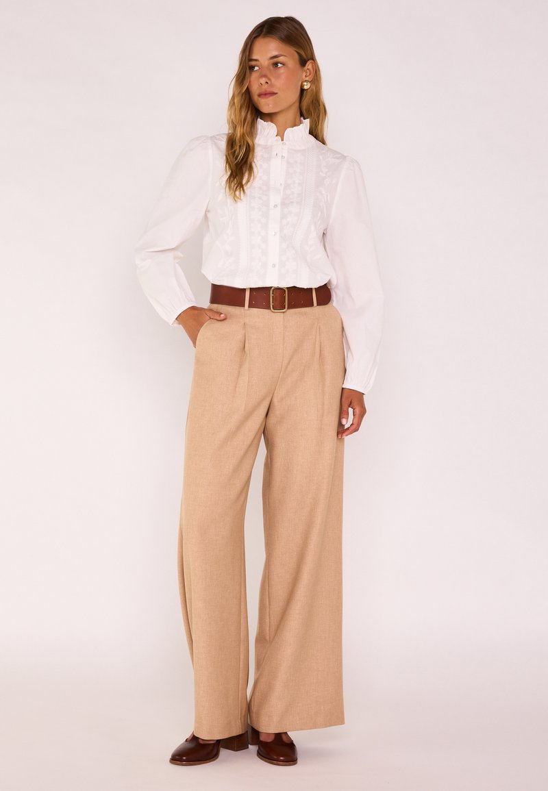 Chemisier Blanc Brodé Taille 44 - Occasion Très Bon état, Départ Femme, Sans Marque