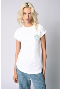 Mira Paris SHARK EMBROIDERY  - Potiskana majica - white