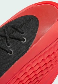 adidas Performance ANTHONY EDWARDS 1 - Basketbalové boty - core black   red   cloud white