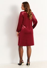 Cellbes of Sweden V-NECK - Cocktailkleid/festliches Kleid - dark red