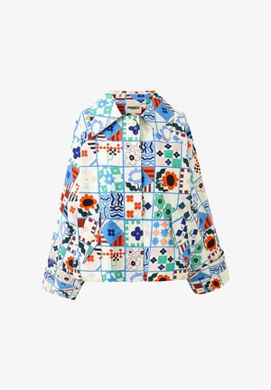 Kleurrijk jack met een gridpatroon van bloemen, golven en geometrische vormen in blauw, groen, rood, roze, met witte knopen en kraag.