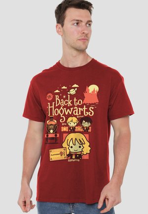 Cotton Soul, HARRY POTTER BACK TO HOGWARTS PLATFORM 9 34 CHIBIS - Print T-shirt - red