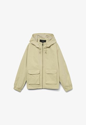 Beige gewatteerde jas met een ritssluiting, elastische manchetten en twee voorklepzakken. Gemaakt van een gladde, lichte stof.