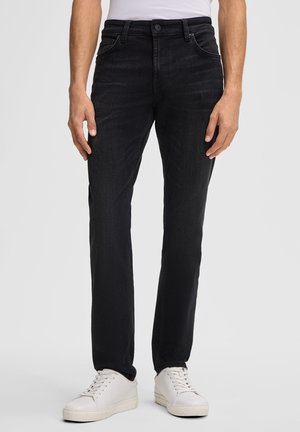 - Jeansy Slim Fit