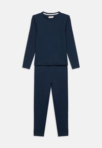 Μπλε σκούρο μπλουζάκι με μακριά μανίκια και στρογγυλή λαιμόκοψη, συνδυασμένο με εφαρμοστά παντελόνια που ταιριάζουν. Κατασκευασμένο από απαλό ύφασμα με ελάχιστες ραφές.