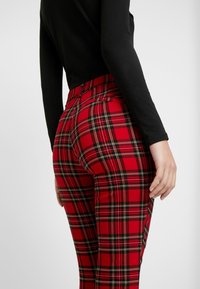 GAP Pantaloni - red