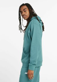 New Balance SPORT ESSENTIALS FRENCH TERRY - Hoodie - green