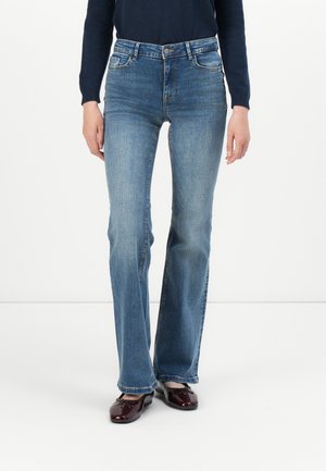 JDYFINA MIDWAIST FLARED JEANS - Široké nohavice - medium blue denim
