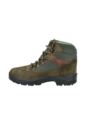 Bota de senderismo verde y marrón con paneles de ante y tela, ojetes metálicos, cuello acolchado para el tobillo y suela negra resistente.