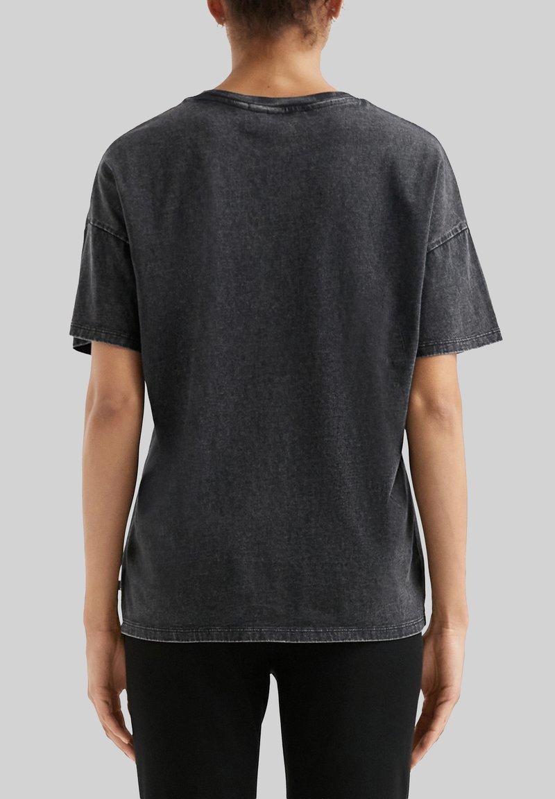 MAGLIETTA CON GRAFICHE EFFETTO SLAVATO - Azzurro Lavato | ZARA Italia