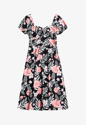 Robe fleurie à manches courtes, fond noir, ornée de fleurs roses et blanches ainsi que de feuilles vertes. Encolure carrée, design mi-long.