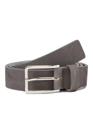 Ceinture en cuir gris perforé avec une boucle en métal argenté et un accent en surpiqûre. Longueur ajustable avec une finition lisse.