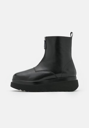 Kotníkové boty na platformě - black